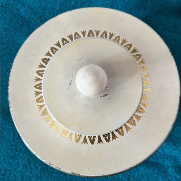Vintage MCM Guildcraft Tin Container Round  New York USA ~ White w/ Gold Leaves - Picture 6 of 7